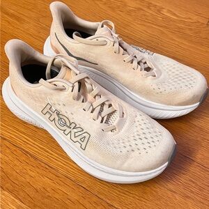 Hoka Cream Athletic Sneakers 7.5 Used-like new